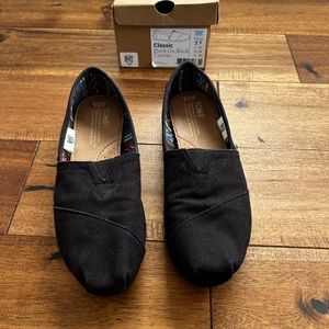 Tom’s Classic Black on Black Canvas